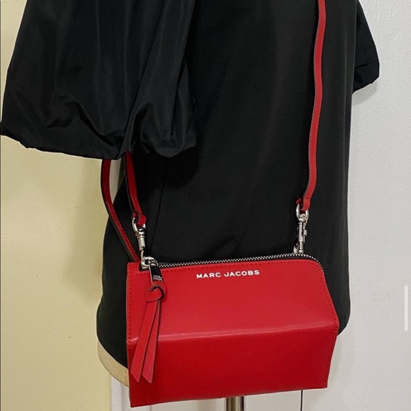 Marc Jacobs Bags Marc Jacobs The Wedge Phone Crossbody Bag Poshmark